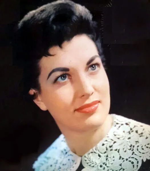 Evangeline Carmichael