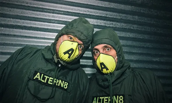 Altern 8