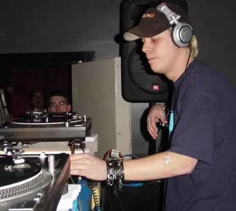 DJ S4