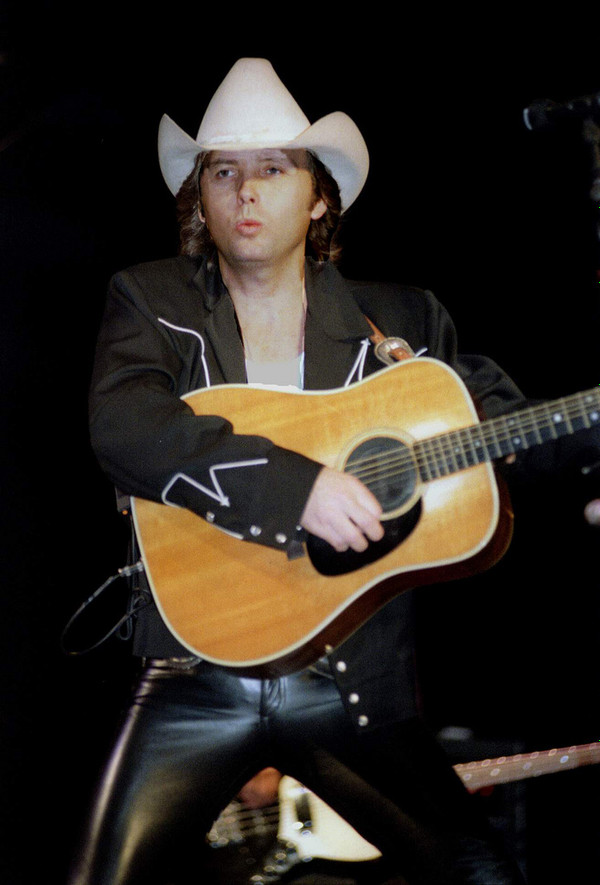 Dwight Yoakam
