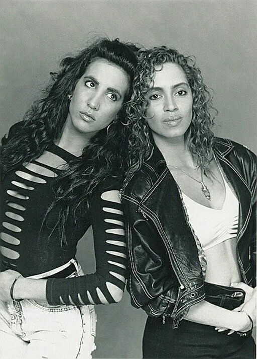 2 Girls