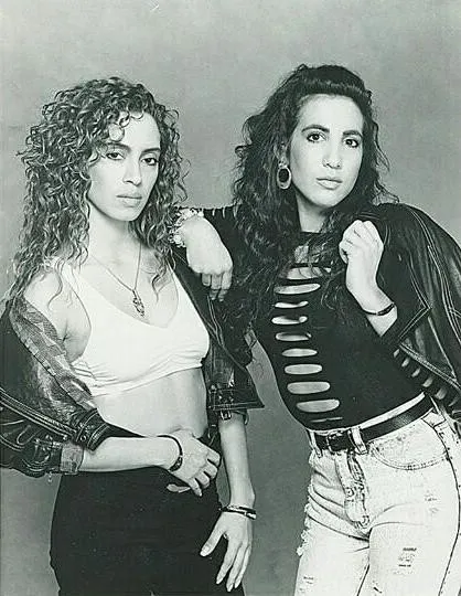 2 Girls