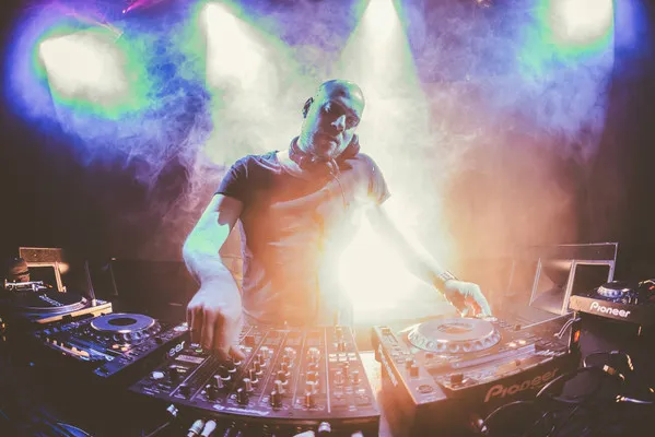 Stereoshaker