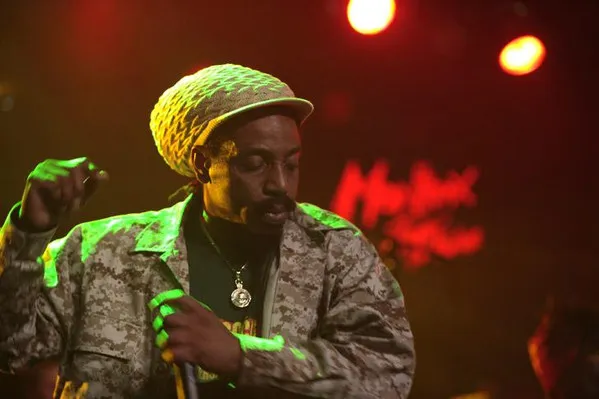 Earl Sixteen