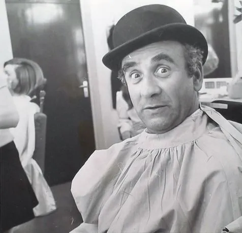 Warren Mitchell