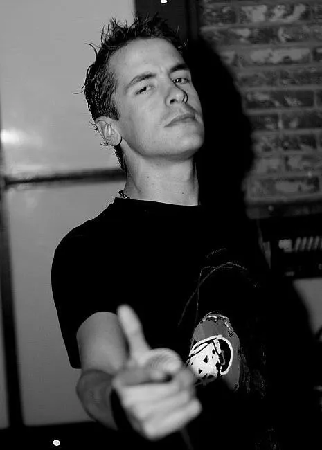 MC DV8