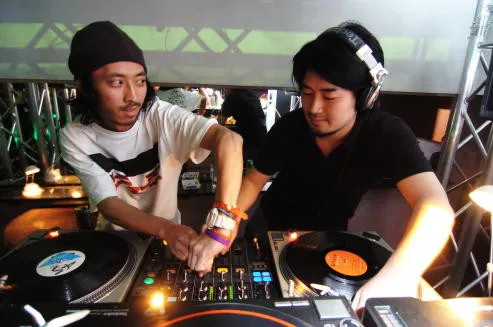 Disco Twins (2)
