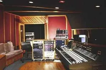 Arlyn Studios