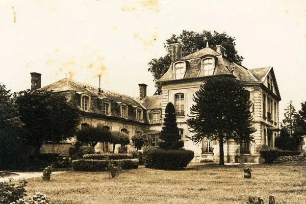 Le Château D'Hérouville