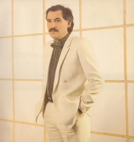 Album cover for Osjećam Te by Mišo Kovač