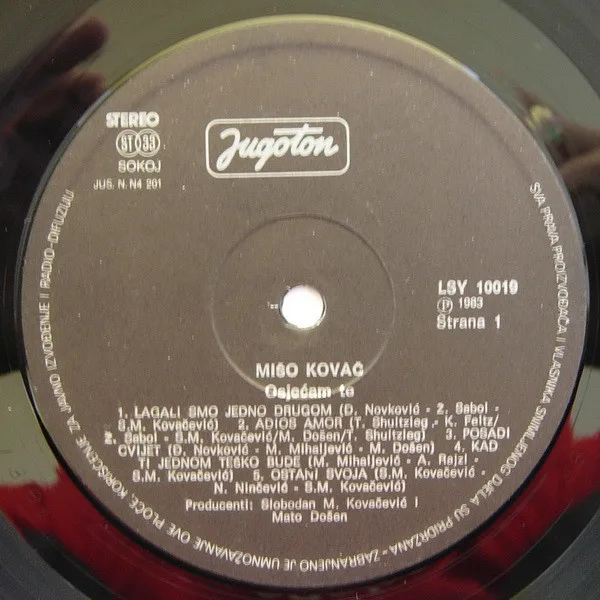 Album cover for Osjećam Te by Mišo Kovač
