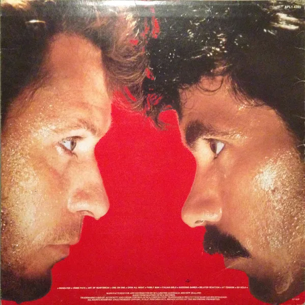 Album cover for H₂O by Daryl Hall & John Oates