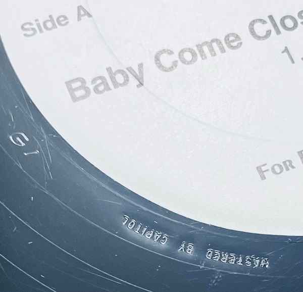 MoKenStef - Baby Come Close / I Can't Help It, Funk / Soul, Contemporary R&B, 1996 - OutBurst Records, US, Vinyl 1x 12", 33 ⅓