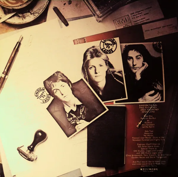 Album cover for Band On The Run = バンド・オン・ザ・ラン by Wings (2) = Wings (2)