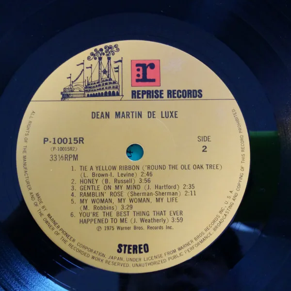 Album cover for Dean Martin De Luxe by Dean Martin