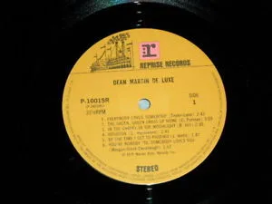 Album cover for Dean Martin De Luxe by Dean Martin