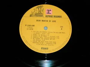 Album cover for Dean Martin De Luxe by Dean Martin