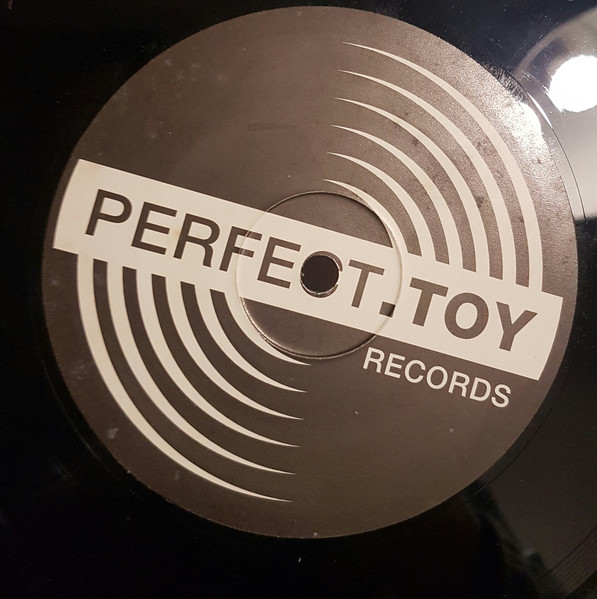 Album cover for Chica Da Içi / My Favorite Things by Mokadi